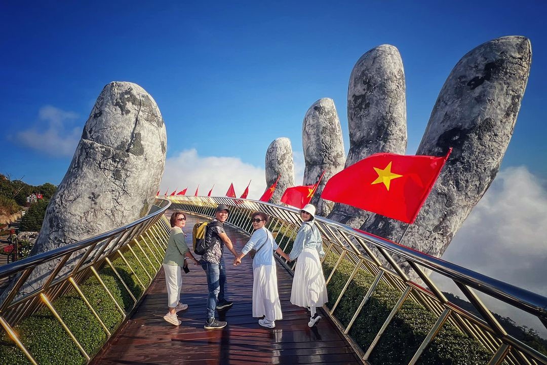 Tour Hoa Lư - Tam Cốc - Hang Múa - Bái Đính - Tràng An 2 Ngày 1 Đêm